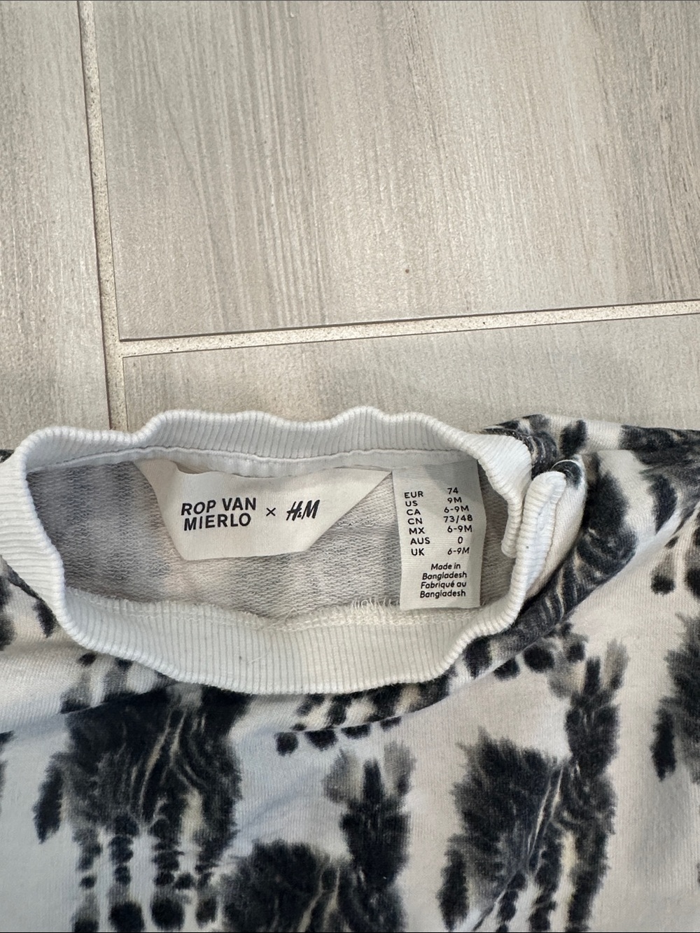 H&M x Rop Van Mierlo Baby 9M Zebra Tie-Dye Two-Piece Sweatshirt & Shorts Set - Picture 2 of 8